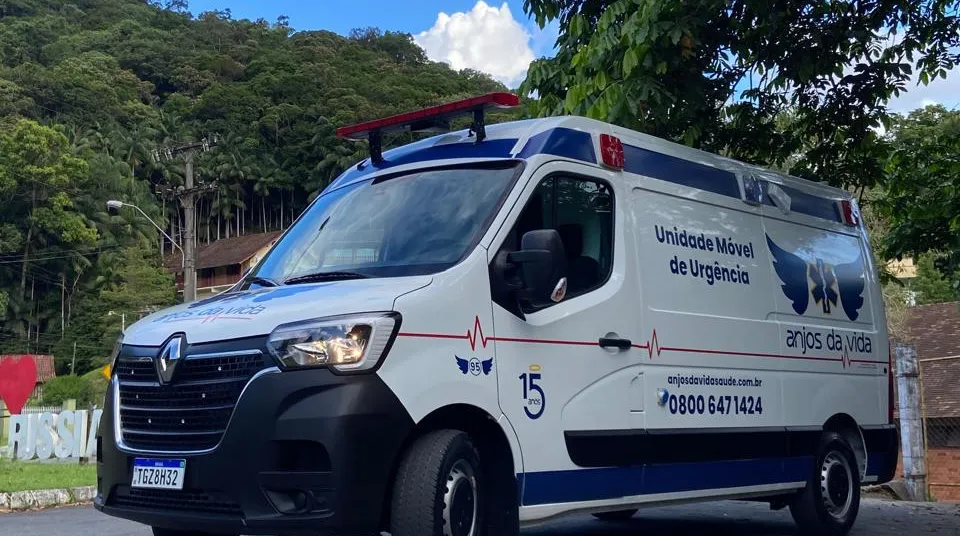 Unidade móvel de urgência que faz o atendimento domiciliar
